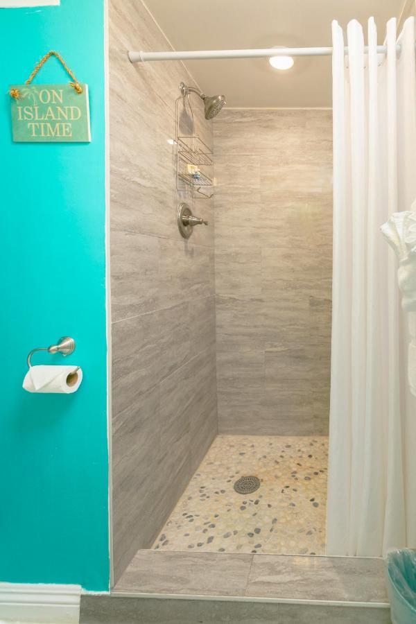 Aloha Vibes Await! Stylish Condo At Aloha Surf - Mountain And City Views Honolulu Exterior foto